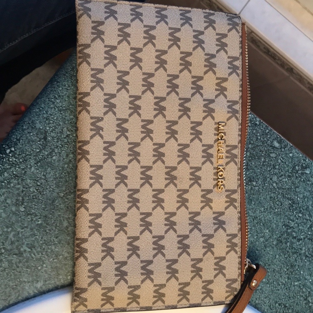 Michael kors wallet